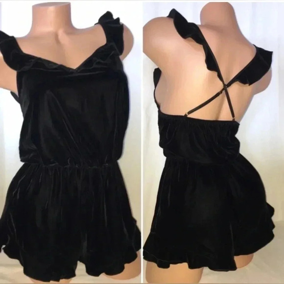 VICTORIAS SECRET Black Velvet Ruffled One Piece Romper With Adjustable Straps; L - Picture 1 of 7